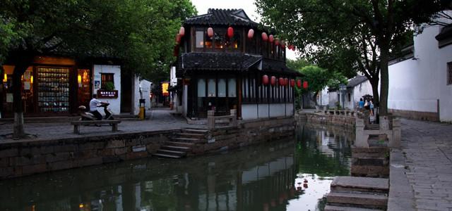 美容师证都考啥啊 美容师证需要复审吗